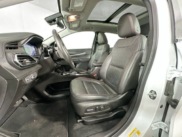Used 2023 Chevrolet Bolt EUV Premier w/ Sun & Sound Package FWD image 4