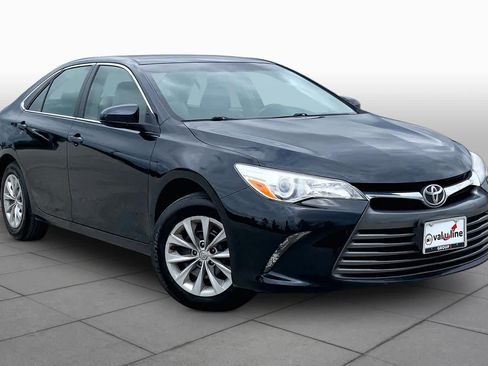 Used 2017 Toyota Camry LE FWD image 3