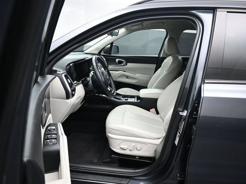 Used 2023 Kia Sorento S FWD image 11
