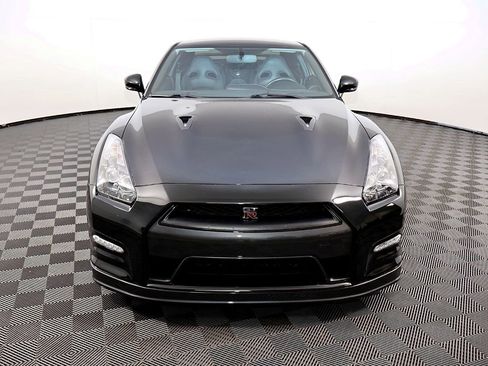 Used 2014 Nissan GT-R Premium image 3