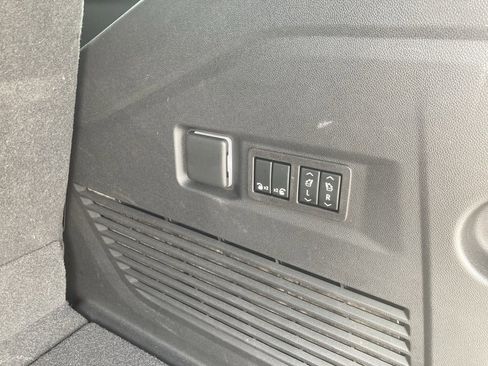 Used 2023 GMC Yukon Denali Ultimate image 27