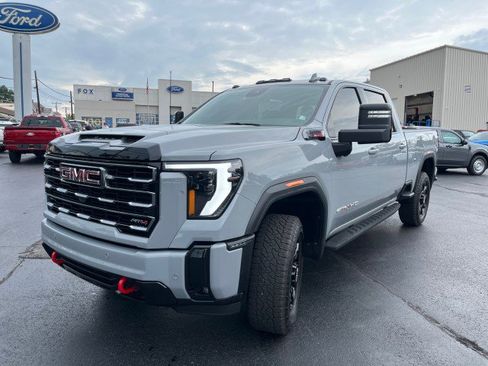 Used 2025 GMC Sierra 2500 AT4 AWD/4WD image 11