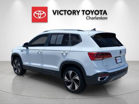 Used 2023 Volkswagen Taos SE AWD/4WD image 3