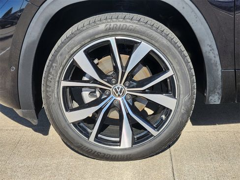 Used 2024 Volkswagen Atlas SEL Premium R-Line image 10