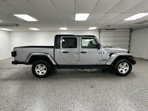 Used 2021 Jeep Gladiator Sport AWD/4WD image 9