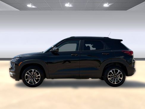 Used 2025 Chevrolet TrailBlazer LT AWD/4WD image 2