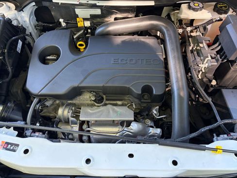 Used 2025 Chevrolet Equinox LT FWD image 33