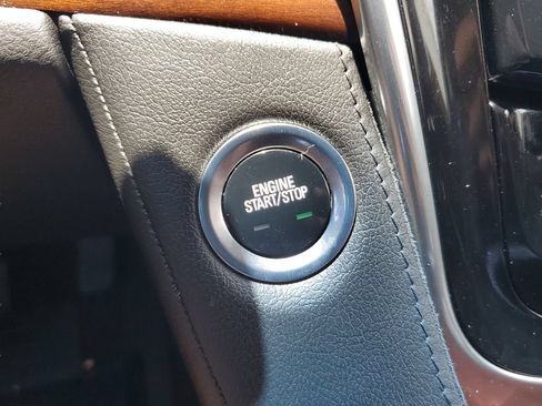Used 2019 Cadillac Escalade Luxury AWD/4WD image 24