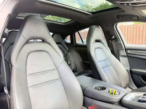 Used 2018 Porsche Panamera 4 w/ Premium Package AWD/4WD image 33