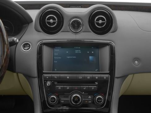 Used 2017 Jaguar XJ L Supercharged image 10