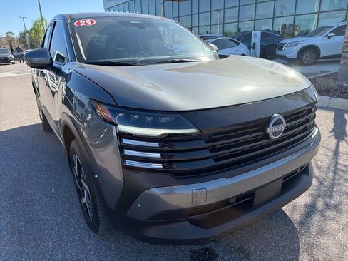 Certified 2025 Nissan Kicks SV image 3