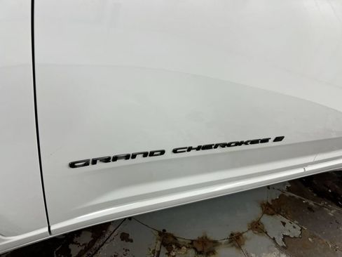 Used 2023 Jeep Grand Cherokee L Summit AWD/4WD image 28
