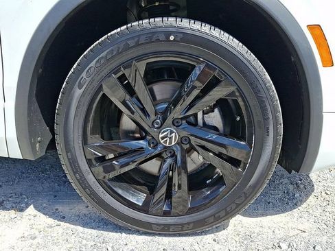 Used 2023 Volkswagen Tiguan SE R-Line AWD/4WD image 9