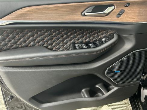 Used 2022 Jeep Grand Cherokee Summit w/ Luxury Tech Group V image 11