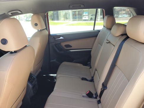 Used 2023 Volkswagen Tiguan SE image 13