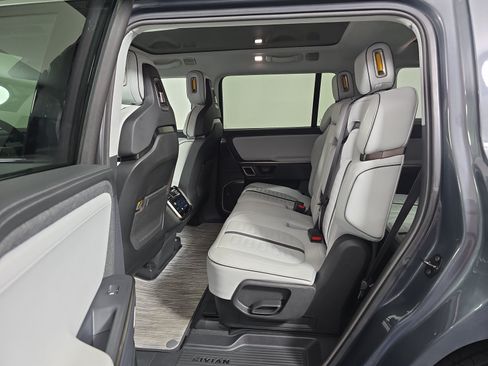 Used 2024 Rivian R1S Adventure AWD/4WD image 21
