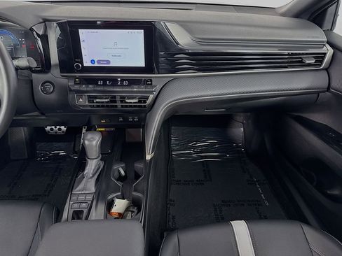 Used 2025 Toyota Camry SE image 27