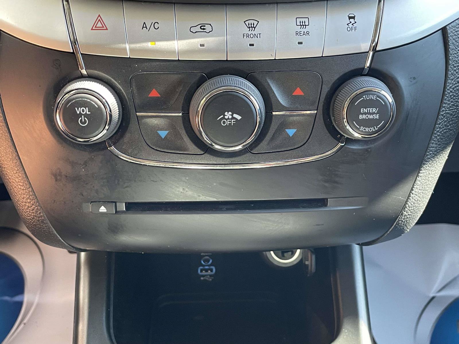 Used 2020 Dodge Journey SE w/ Blacktop Package FWD image 25
