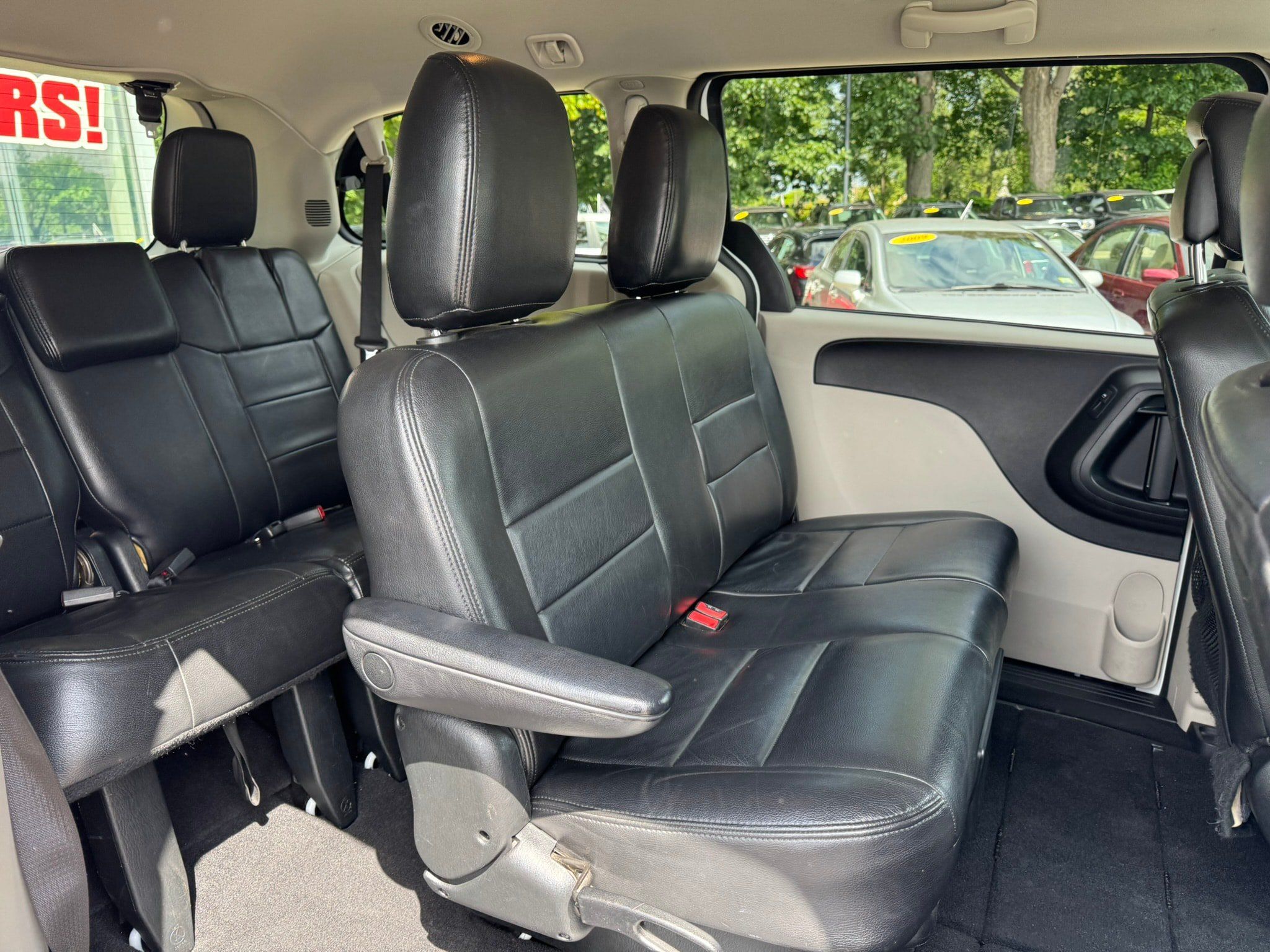 Used 2018 Dodge Grand Caravan SE w/ UConnect Hands-Free Group FWD image 12