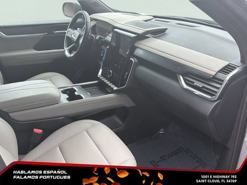 Certified 2026 GMC Acadia Elevation w/ Elevation Premium Package FWD image 33