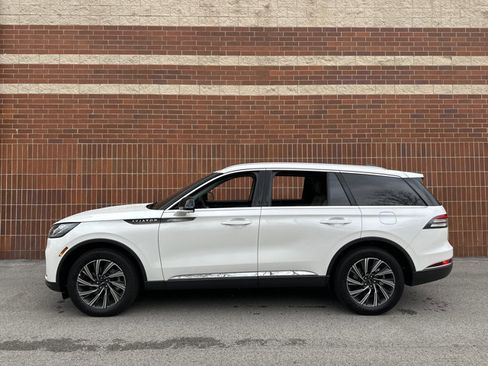Used 2025 Lincoln Aviator AWD w/ Equipment Group 101A image 2