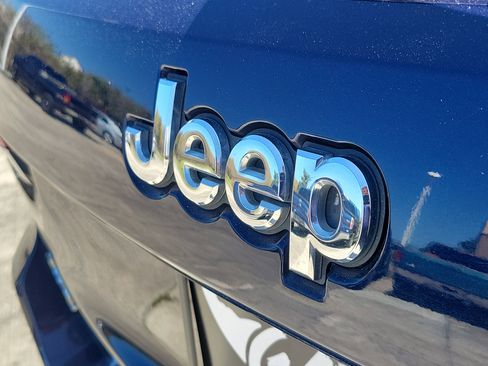 Used 2017 Jeep Grand Cherokee Limited image 7