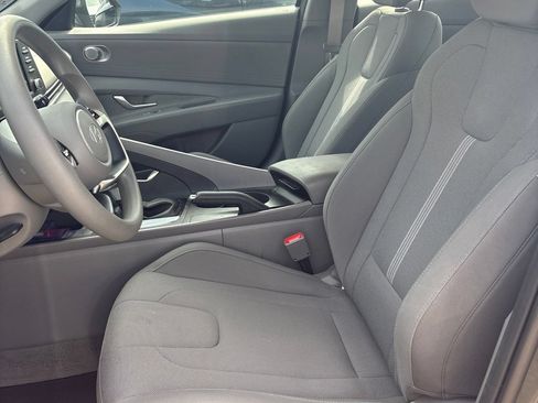 Used 2024 Hyundai Elantra SE FWD image 16