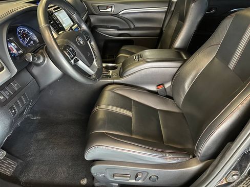 Used 2019 Toyota Highlander SE AWD/4WD image 19