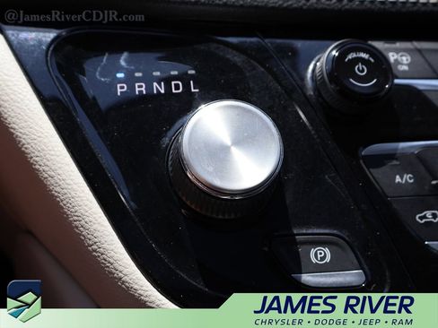 Used 2022 Chrysler Pacifica Limited FWD image 32