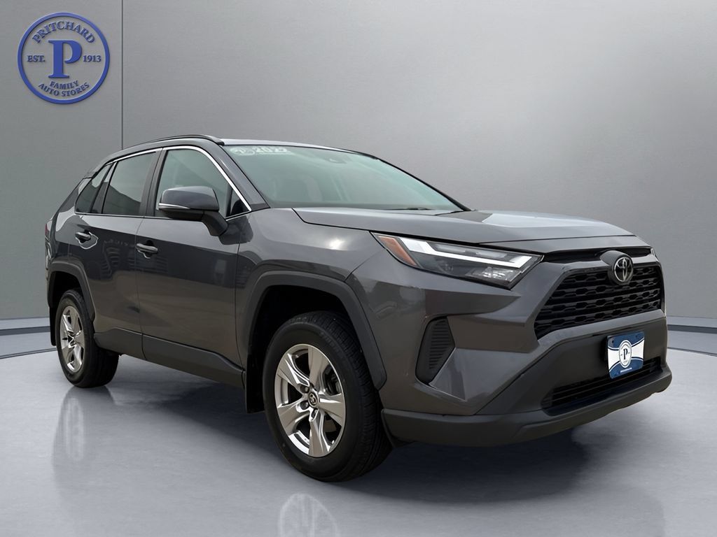 Used 2022 Toyota RAV4 XLE FWD image 1
