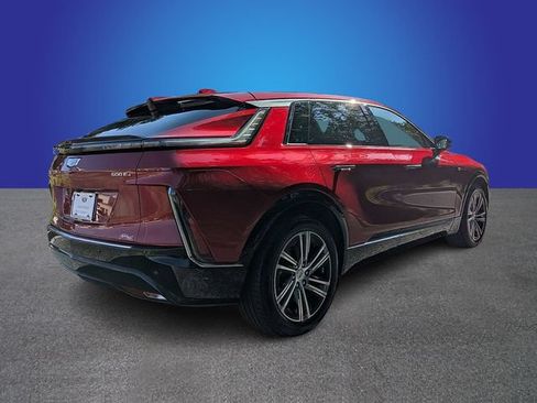Certified 2024 Cadillac Lyriq Luxury AWD/4WD image 5