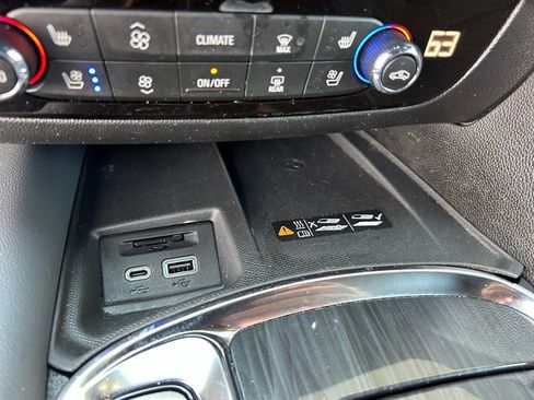 Used 2024 Buick Enclave Premium image 27