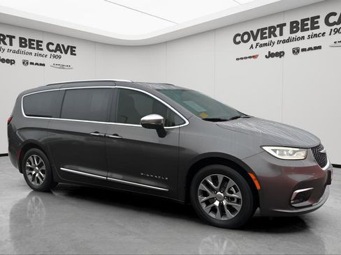 Used 2023 Chrysler Pacifica Pinnacle image 12