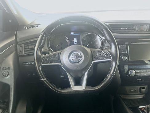 Used 2020 Nissan Rogue SV image 18