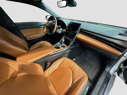Used 2019 Toyota Avalon Limited w/ Advanced Safety Package FWD image 13