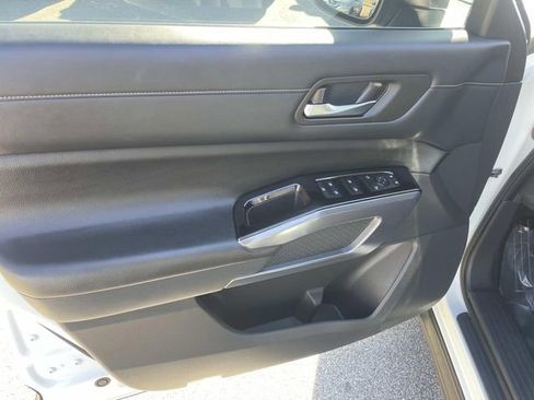 Used 2022 Nissan Pathfinder SL w/ SL Premium Package image 14