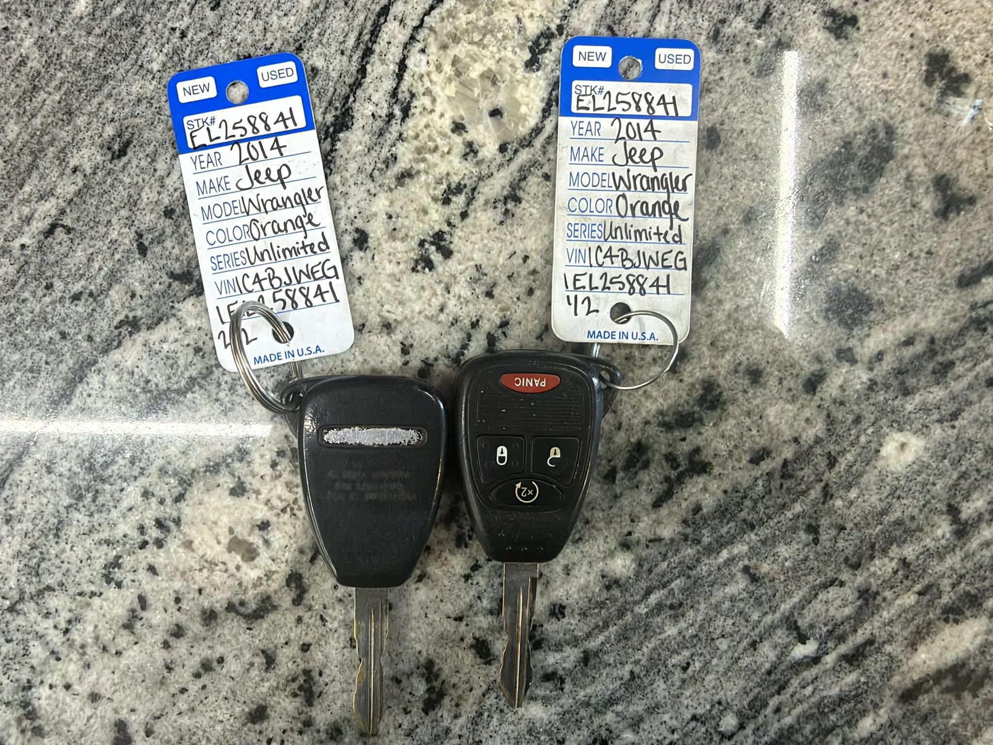 Used 2014 Jeep Wrangler Unlimited Sahara w/ Connectivity Group AWD/4WD image 12