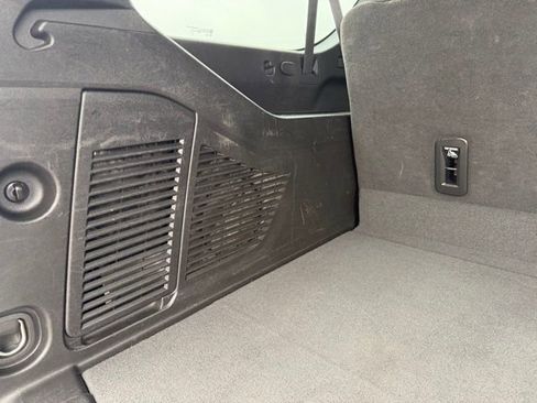 Used 2023 Chevrolet Suburban Premier AWD/4WD image 17