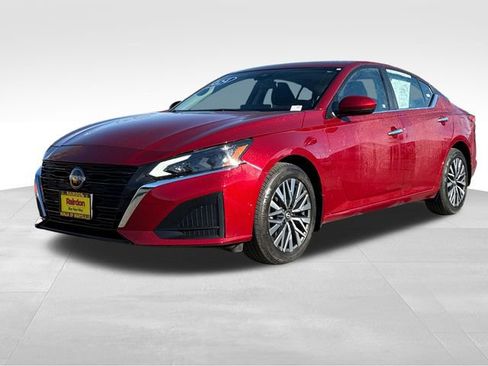 Used 2024 Nissan Altima 2.5 SV w/ SV Premium Package image 5