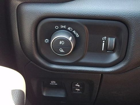 Used 2023 RAM 1500 Big Horn AWD/4WD image 30