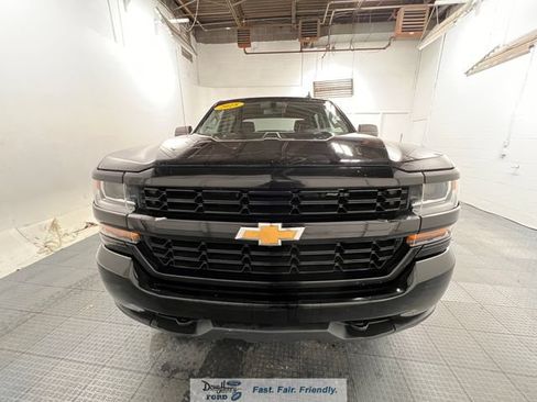 Used 2018 Chevrolet Silverado 1500 Custom w/ Custom Value Package RWD image 2