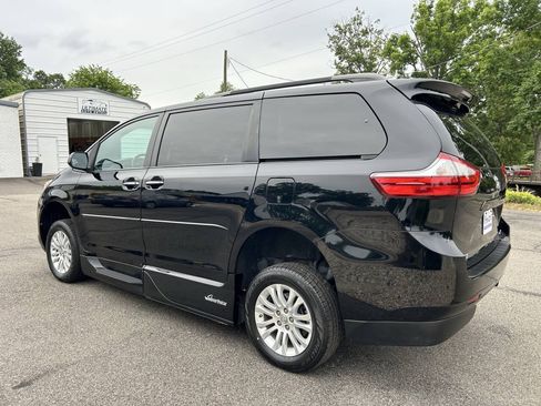 Used 2017 Toyota Sienna XLE FWD image 15