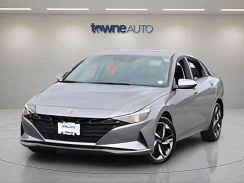 Used 2023 Hyundai Elantra SEL w/ Convenience Package FWD image 9