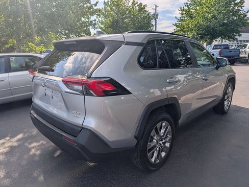 Used 2019 Toyota RAV4 XLE Premium AWD/4WD image 7