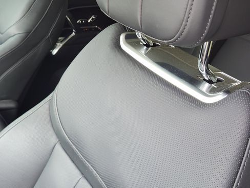 Used 2024 Land Rover Range Rover Long Wheelbase SE image 16