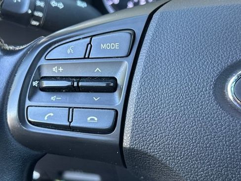 Used 2022 Hyundai Venue SEL image 25