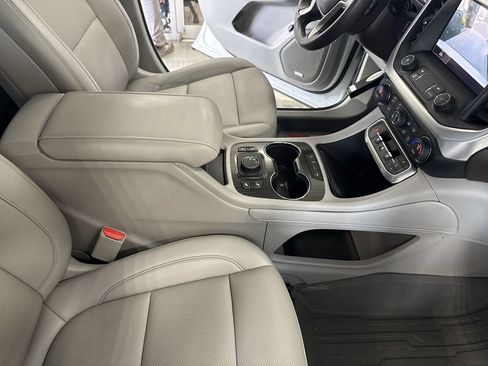 Certified 2022 GMC Acadia SLT FWD image 14