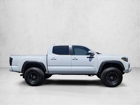 Used 2021 Toyota Tacoma TRD Off-Road AWD/4WD image 4
