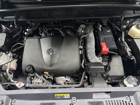 Used 2022 Toyota Highlander XLE image 3