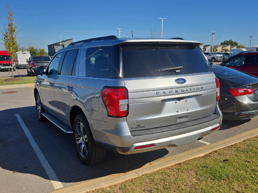 Used 2023 Ford Expedition XLT AWD/4WD image 4